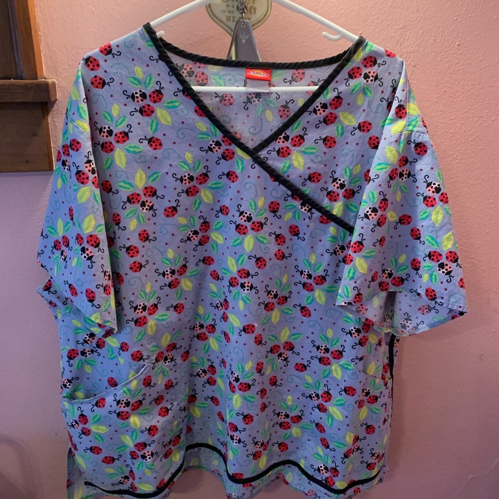 Dickies 2x top blue lady bug top